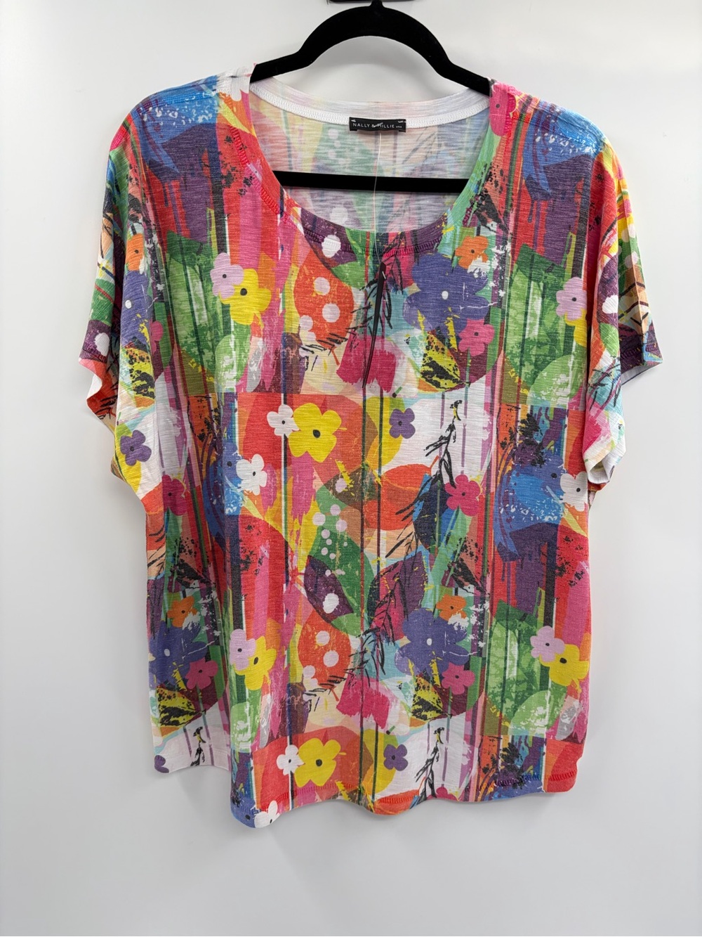Nally & Millie abstract flowers bohemian floral scoop neck tee t-shirt sz xl NWT